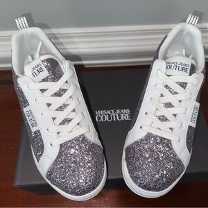 NIB, VERSACE COUTURE, WOMEN’S METALLIC PLATINUM, GLITTER SNEAKERS    Size: 8.5